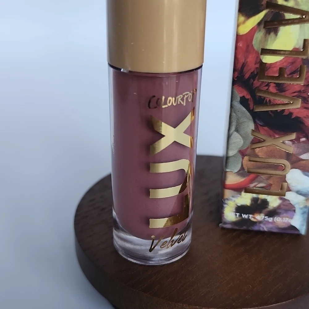 Colourpop Lux Velvet - L'Auberge